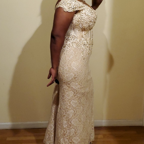 Dress - Picture 3 of 4